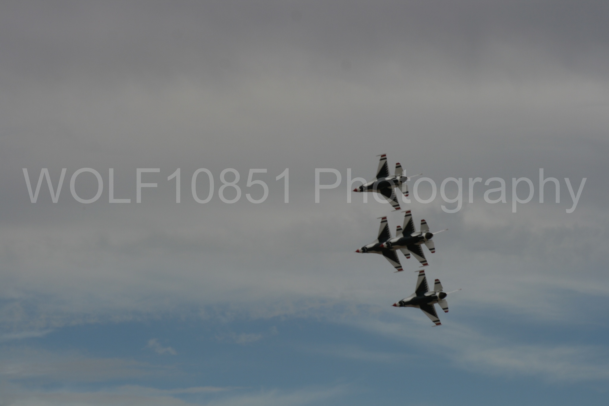 Aviation photography by WOLF10851 featuring F-16 Fighting Falcon, Thunderbirds, Red White and Blue, California Capital Airshow 2009.