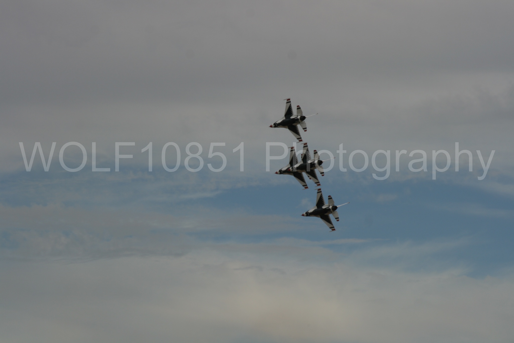 Aviation photography by WOLF10851 featuring F-16 Fighting Falcon, Thunderbirds, Red White and Blue, California Capital Airshow 2009.
