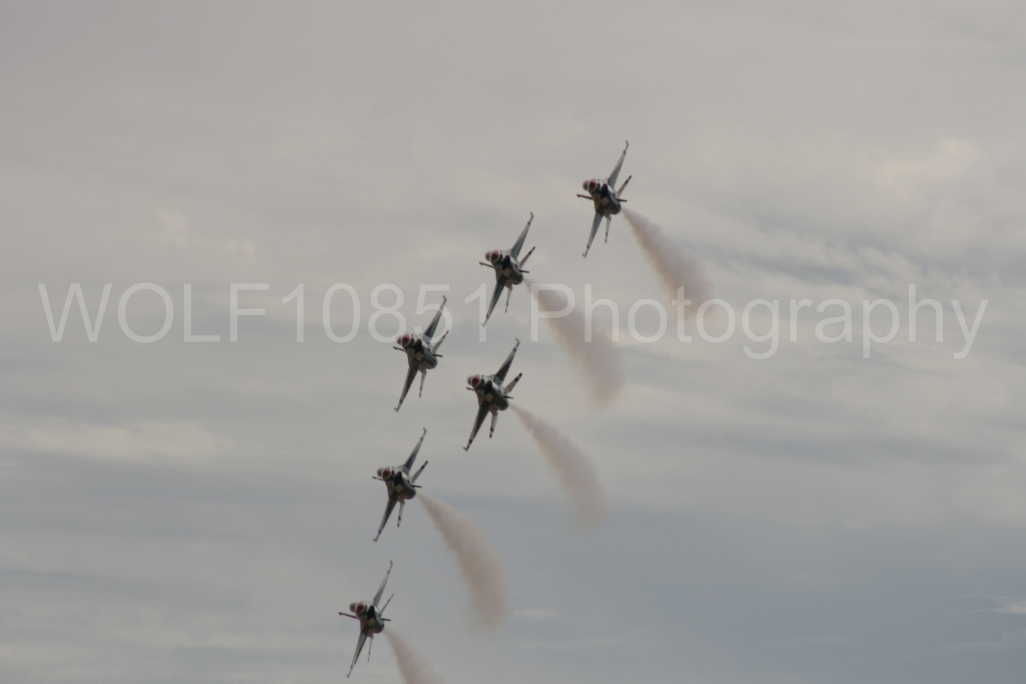 Aviation photography by WOLF10851 featuring F-16 Fighting Falcon, Thunderbirds, Red White and Blue, California Capital Airshow 2009.