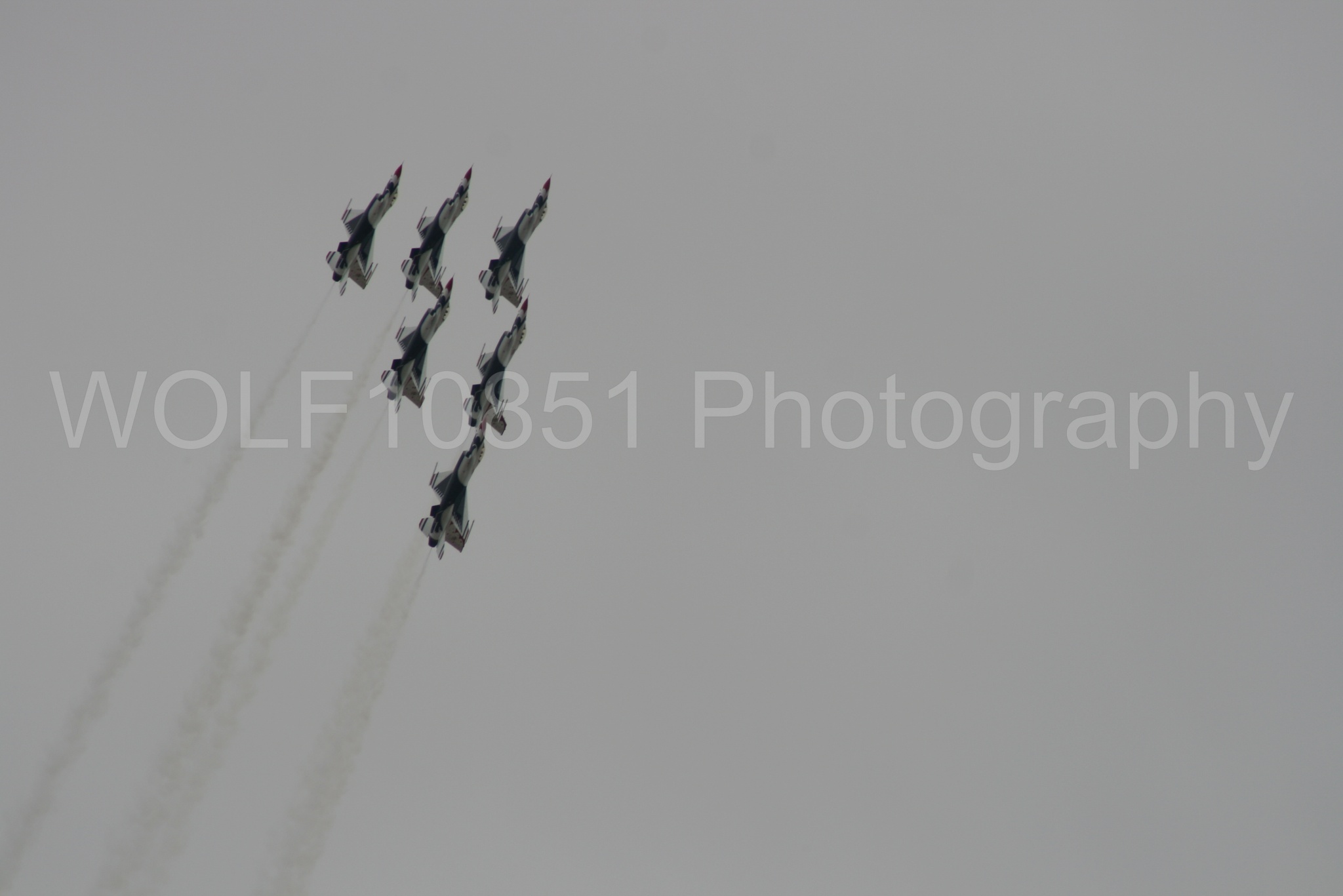 Aviation photography by WOLF10851 featuring F-16 Fighting Falcon, Thunderbirds, Red White and Blue, California Capital Airshow 2009.