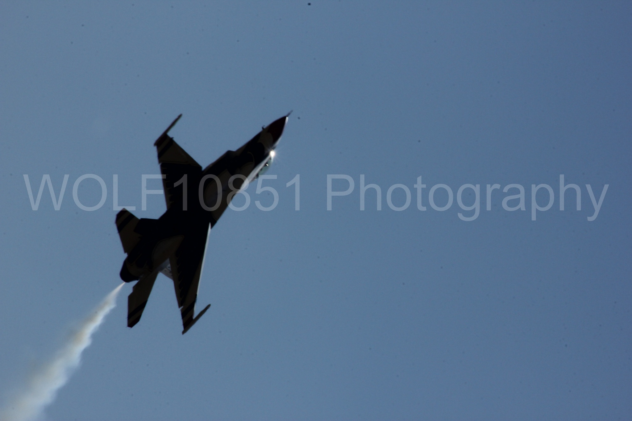 Aviation photography by WOLF10851 featuring F-16 Fighting Falcon, Thunderbirds, Red White and Blue, California Capital Airshow 2012.
