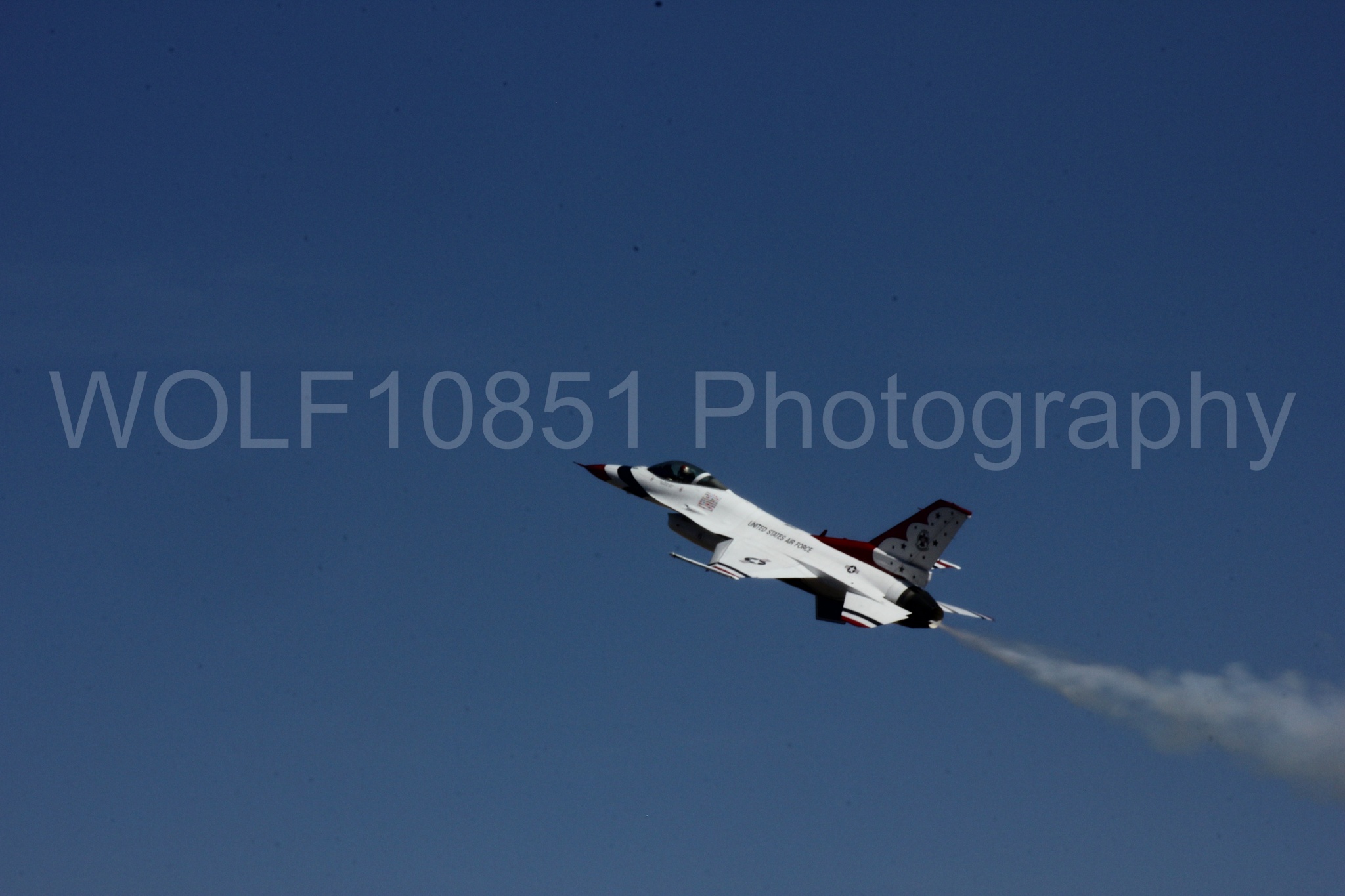 Aviation photography by WOLF10851 featuring F-16 Fighting Falcon, Thunderbirds, Red White and Blue, California Capital Airshow 2012.