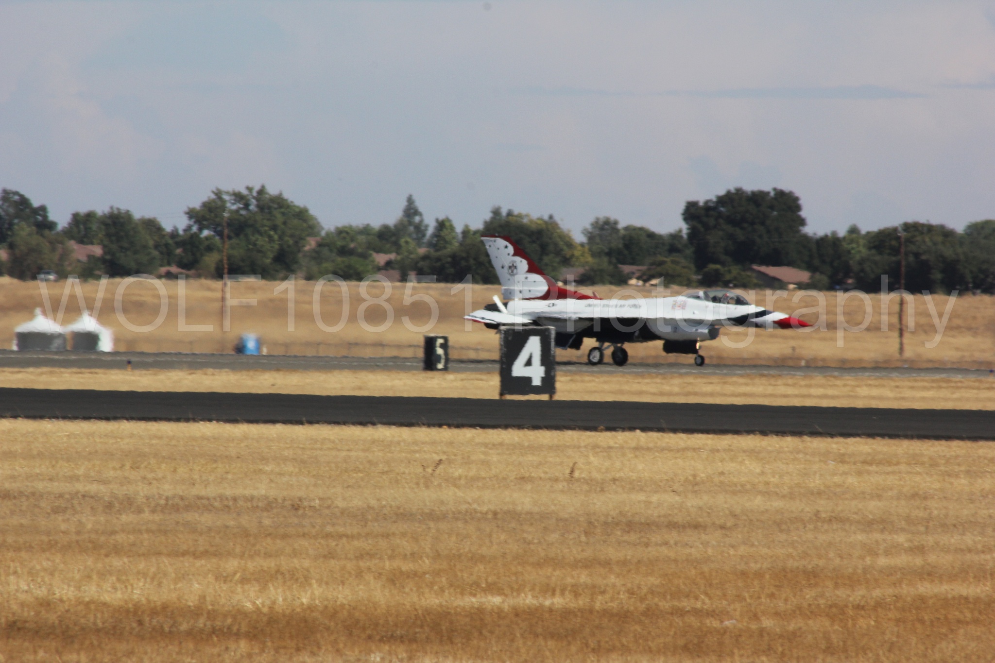 Aviation photography by WOLF10851 featuring F-16 Fighting Falcon, Thunderbirds, Red White and Blue, California Capital Airshow 2012.