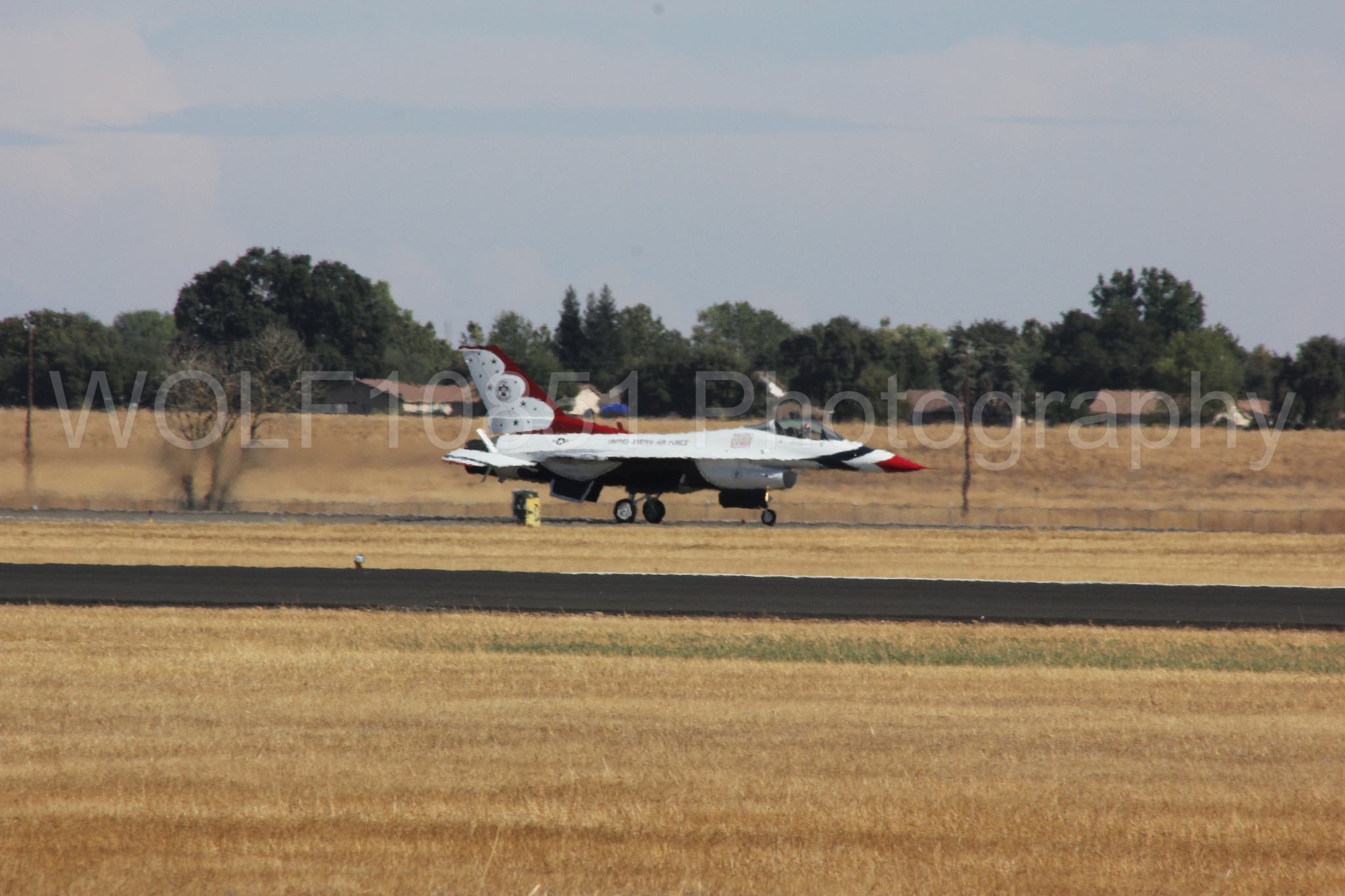 Aviation photography by WOLF10851 featuring F-16 Fighting Falcon, Thunderbirds, Red White and Blue, California Capital Airshow 2012.