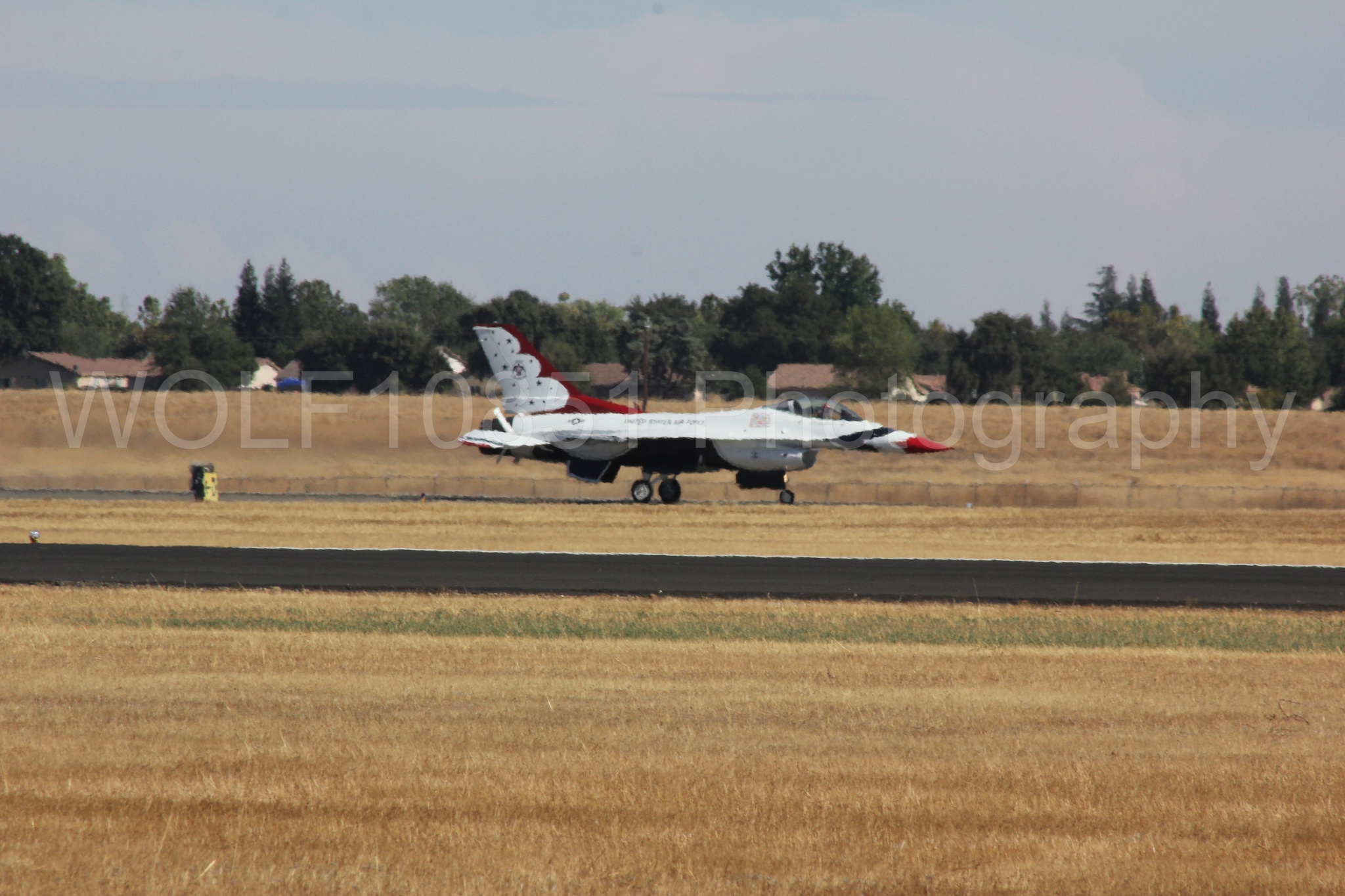 Aviation photography by WOLF10851 featuring F-16 Fighting Falcon, Thunderbirds, Red White and Blue, California Capital Airshow 2012.