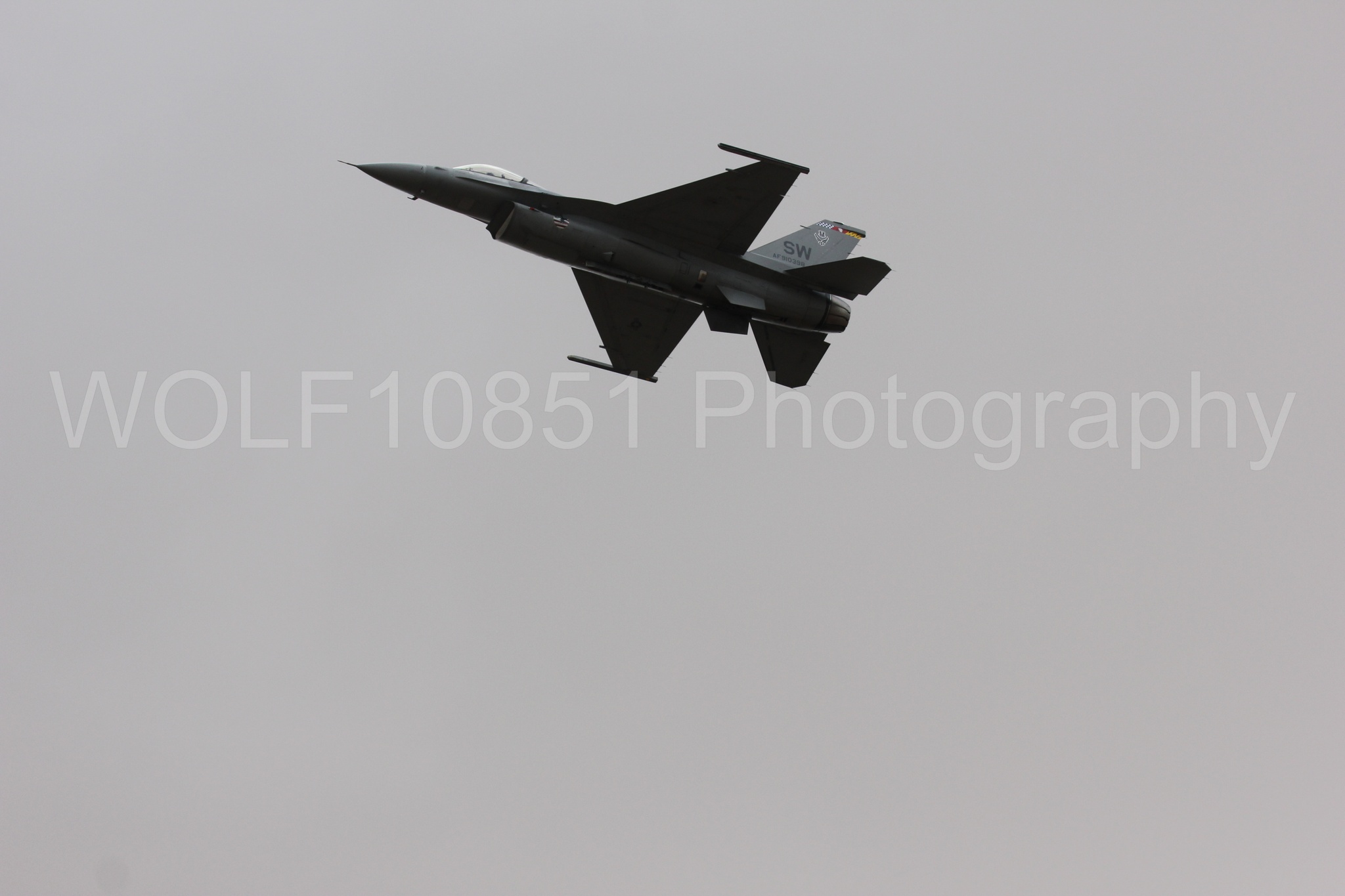 Aviation photography by WOLF10851 featuring F-16 Fighting Falcon, California Capital Airshow 2016, Viper Demonstration Team.
