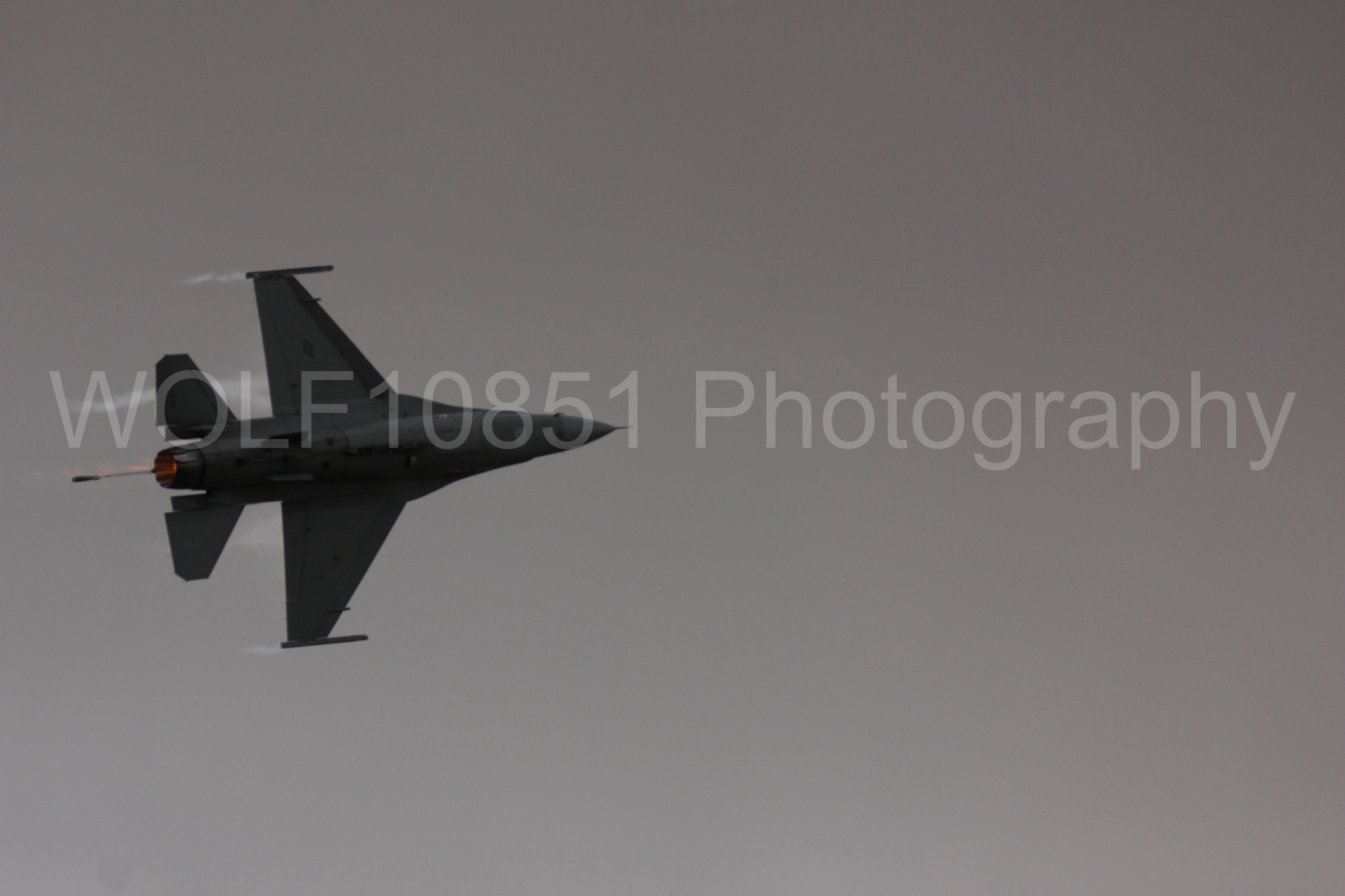 Aviation photography by WOLF10851 featuring F-16 Fighting Falcon, California Capital Airshow 2016, Viper Demonstration Team.