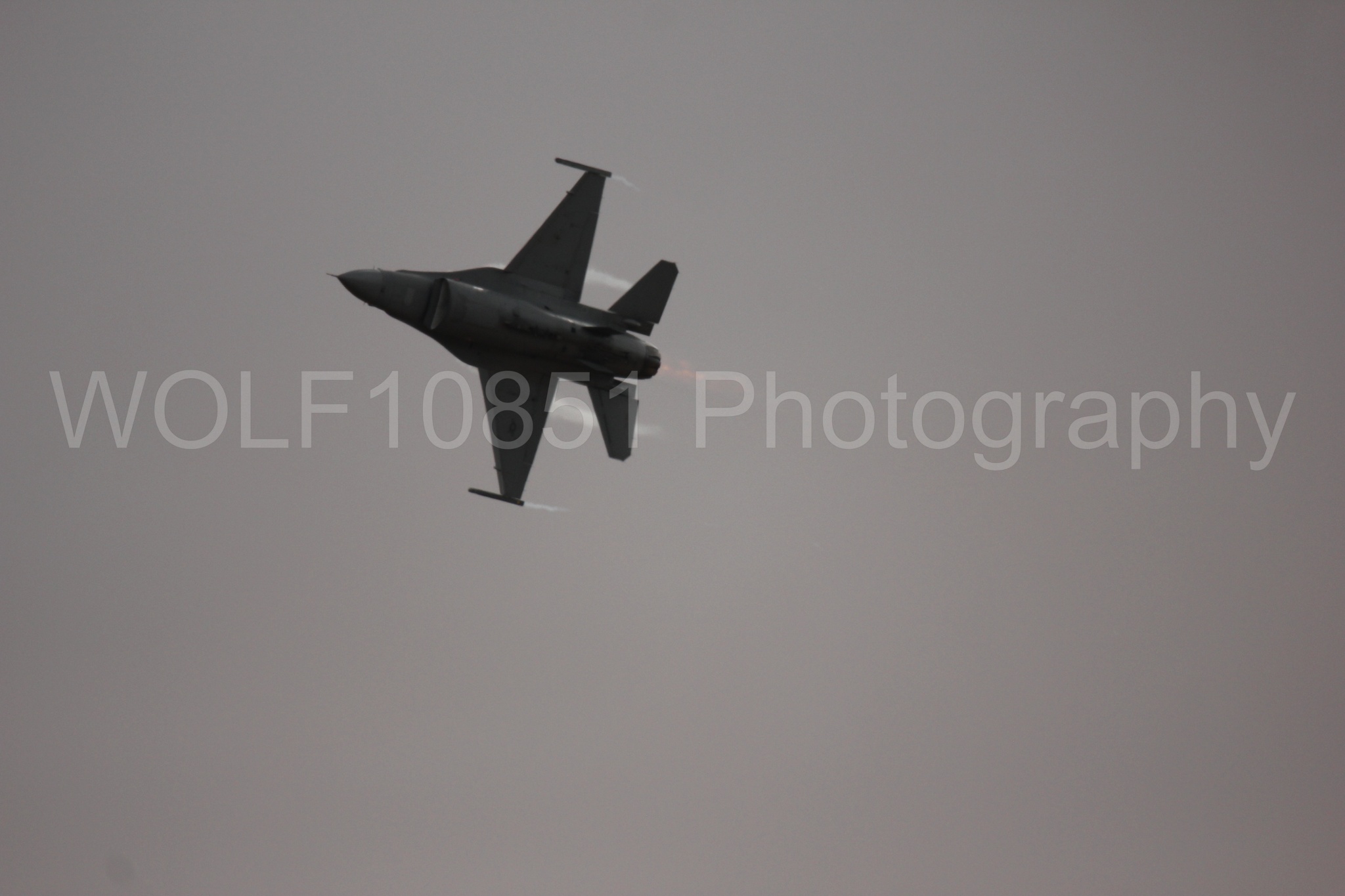Aviation photography by WOLF10851 featuring F-16 Fighting Falcon, California Capital Airshow 2016, Viper Demonstration Team.