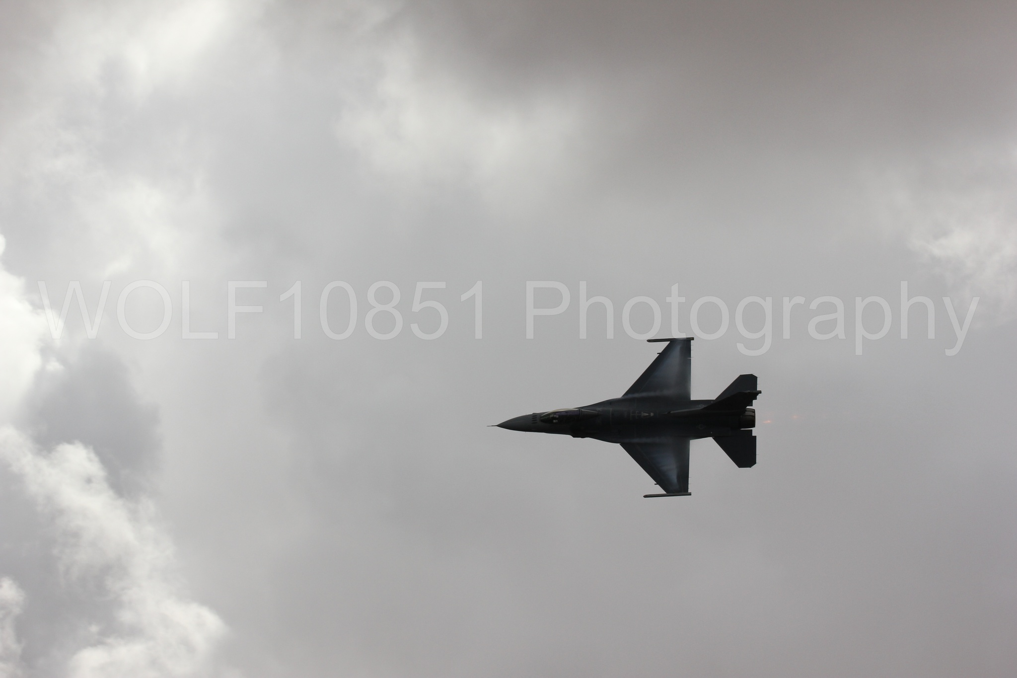 Aviation photography by WOLF10851 featuring F-16 Fighting Falcon, California Capital Airshow 2016, Viper Demonstration Team.