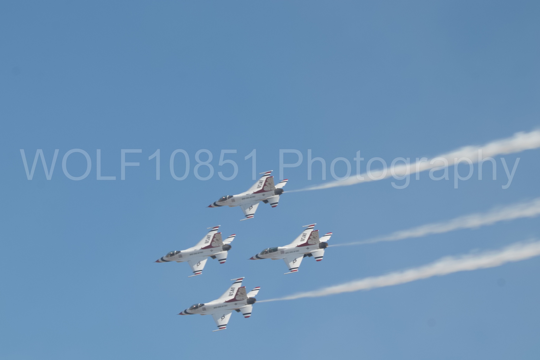 Aviation photography by WOLF10851 featuring F-16 Fighting Falcon, Thunderbirds, Red White and Blue, California Capital Airshow 2018.