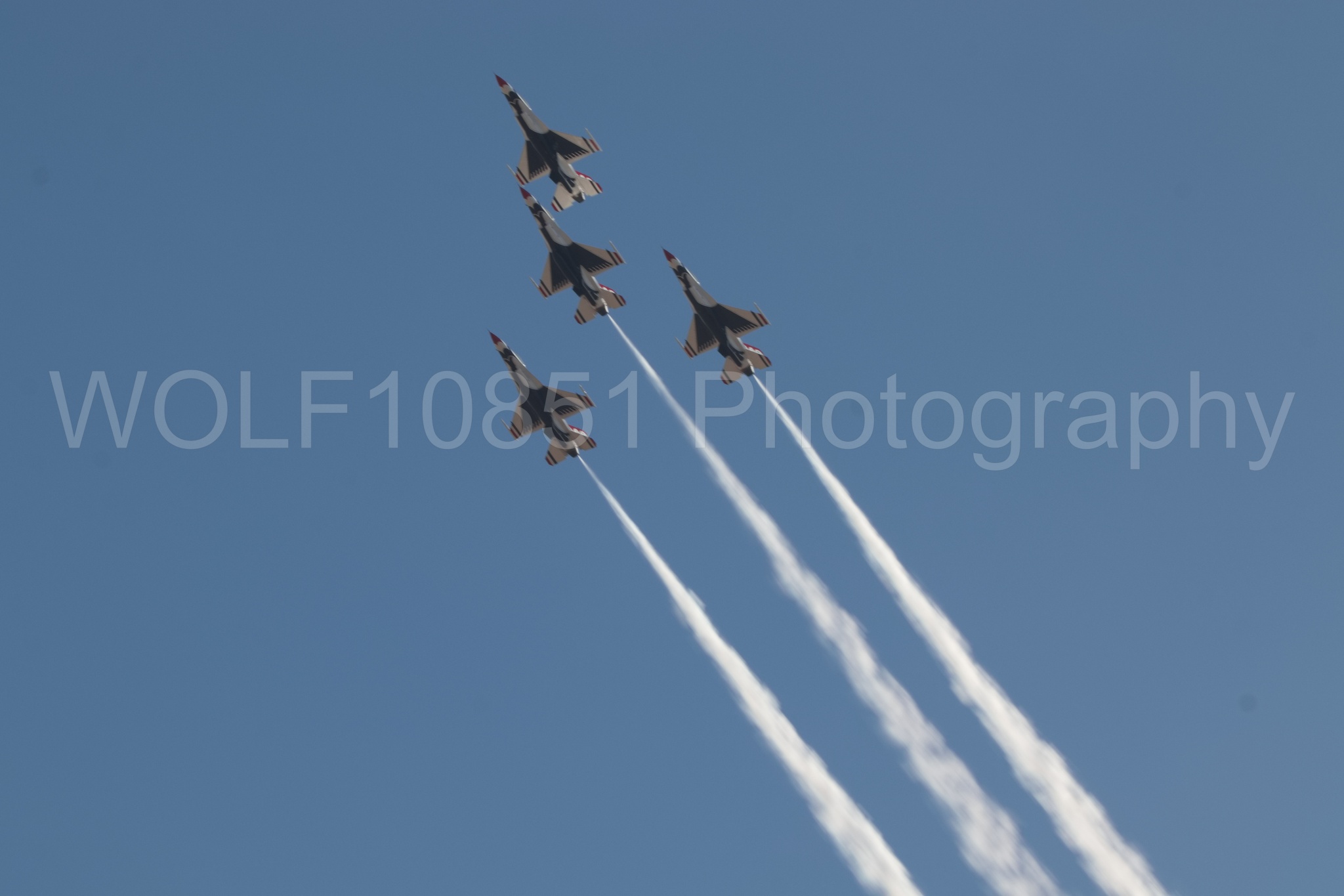 Aviation photography by WOLF10851 featuring F-16 Fighting Falcon, Thunderbirds, Red White and Blue, California Capital Airshow 2018.