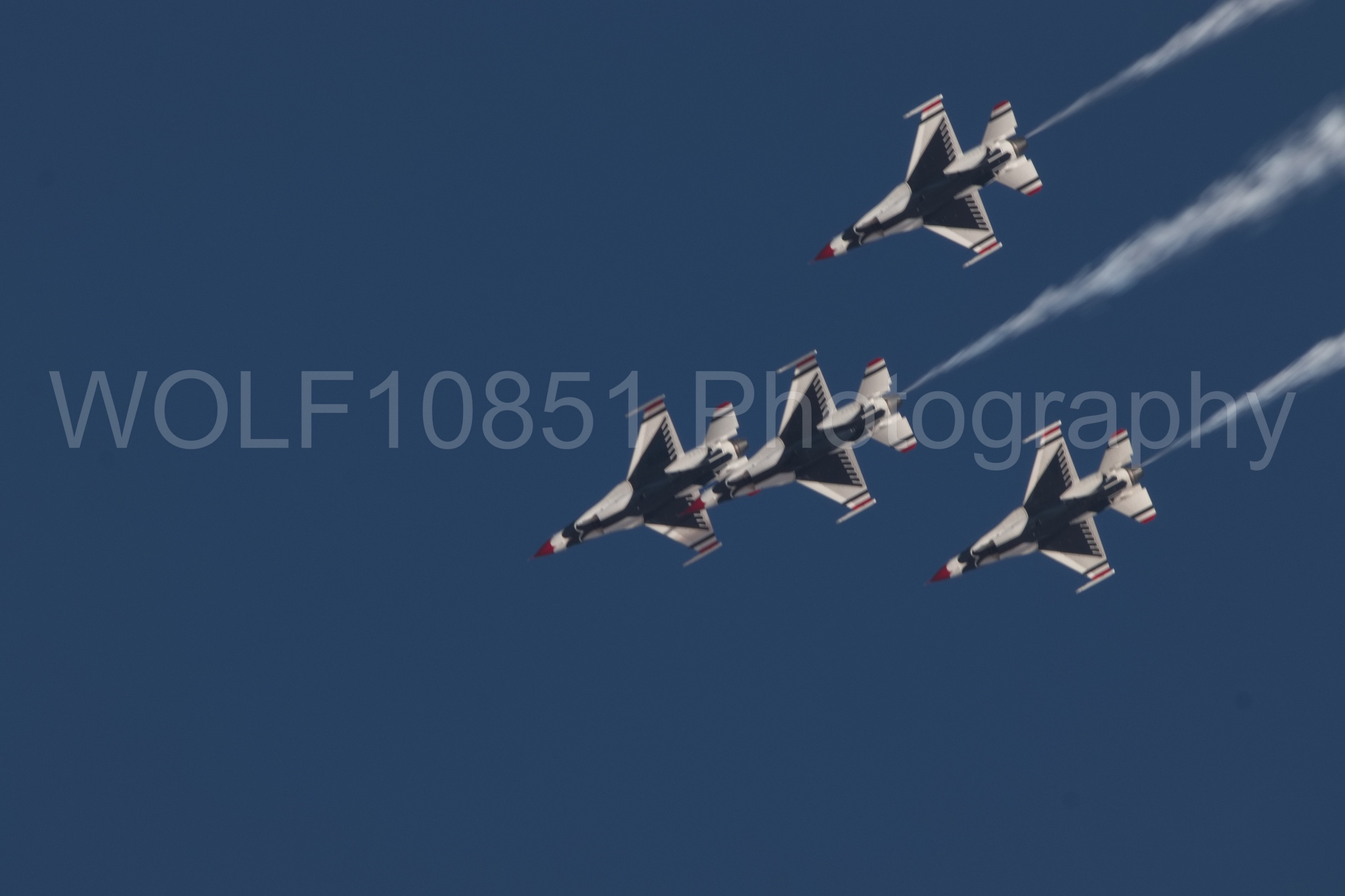 Aviation photography by WOLF10851 featuring F-16 Fighting Falcon, Thunderbirds, Red White and Blue, California Capital Airshow 2018.