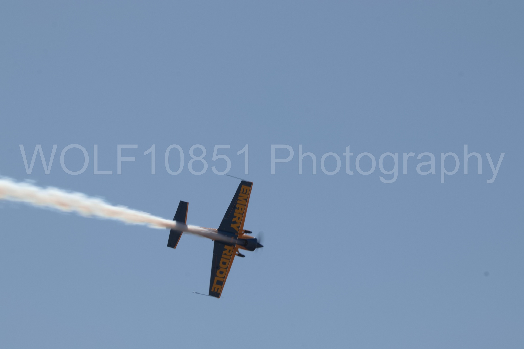 Aviation photography by WOLF10851 featuring California Capital Airshow 2018, Extra 300s, Matt Chapman, Embry Riddle.