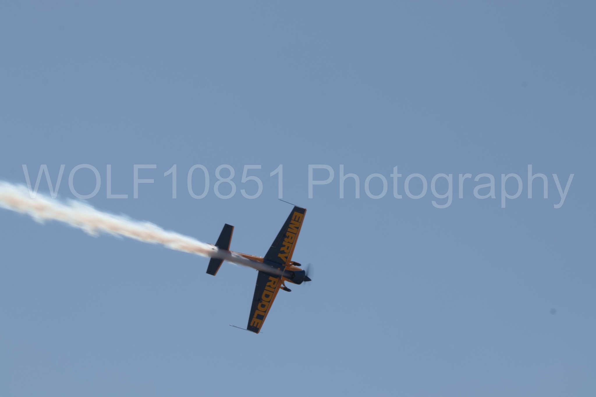 Aviation photography by WOLF10851 featuring California Capital Airshow 2018, Extra 300s, Matt Chapman, Embry Riddle.