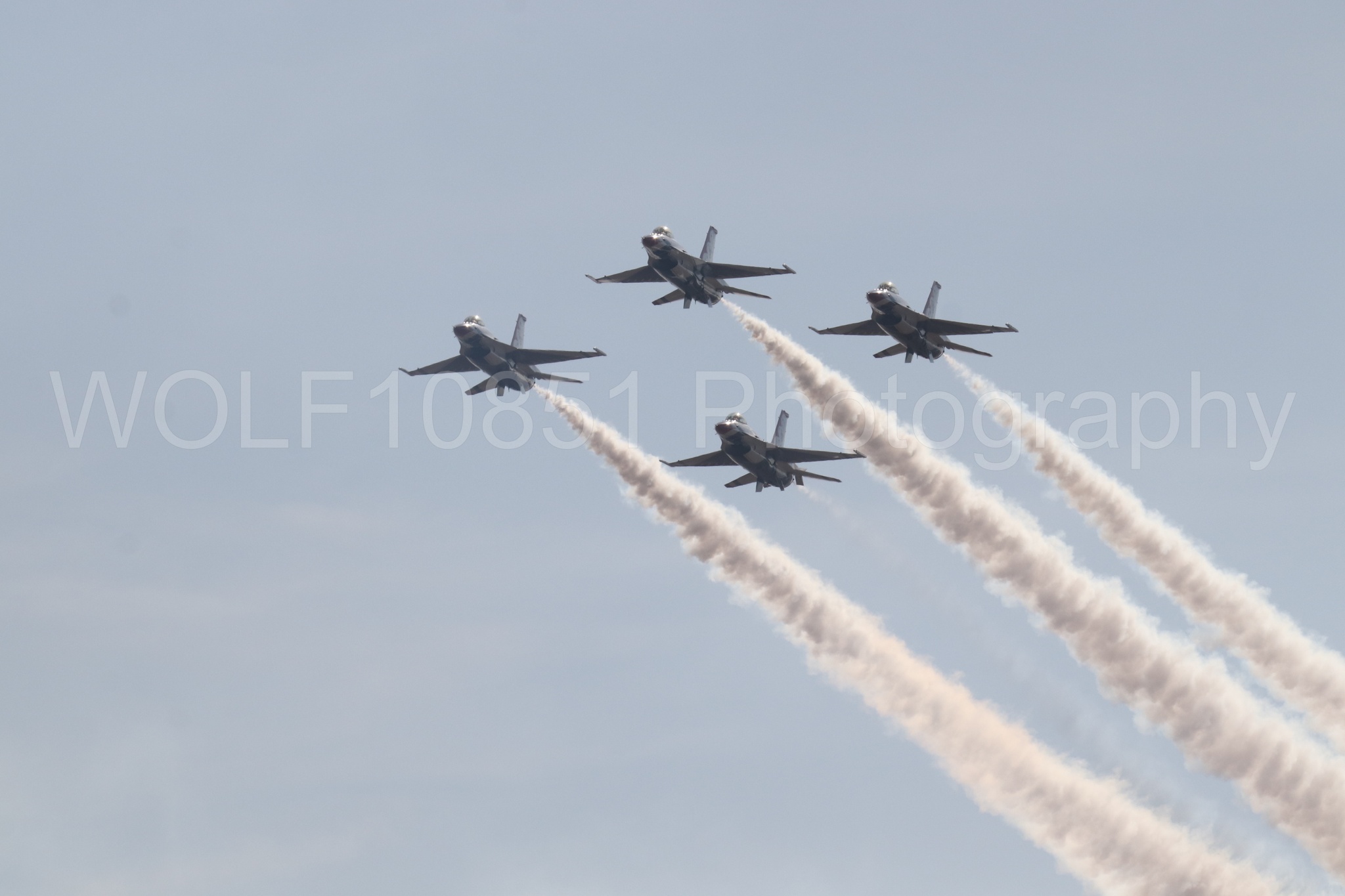 Aviation photography by WOLF10851 featuring F-16 Fighting Falcon, Thunderbirds, California Capital Airshow 2023.