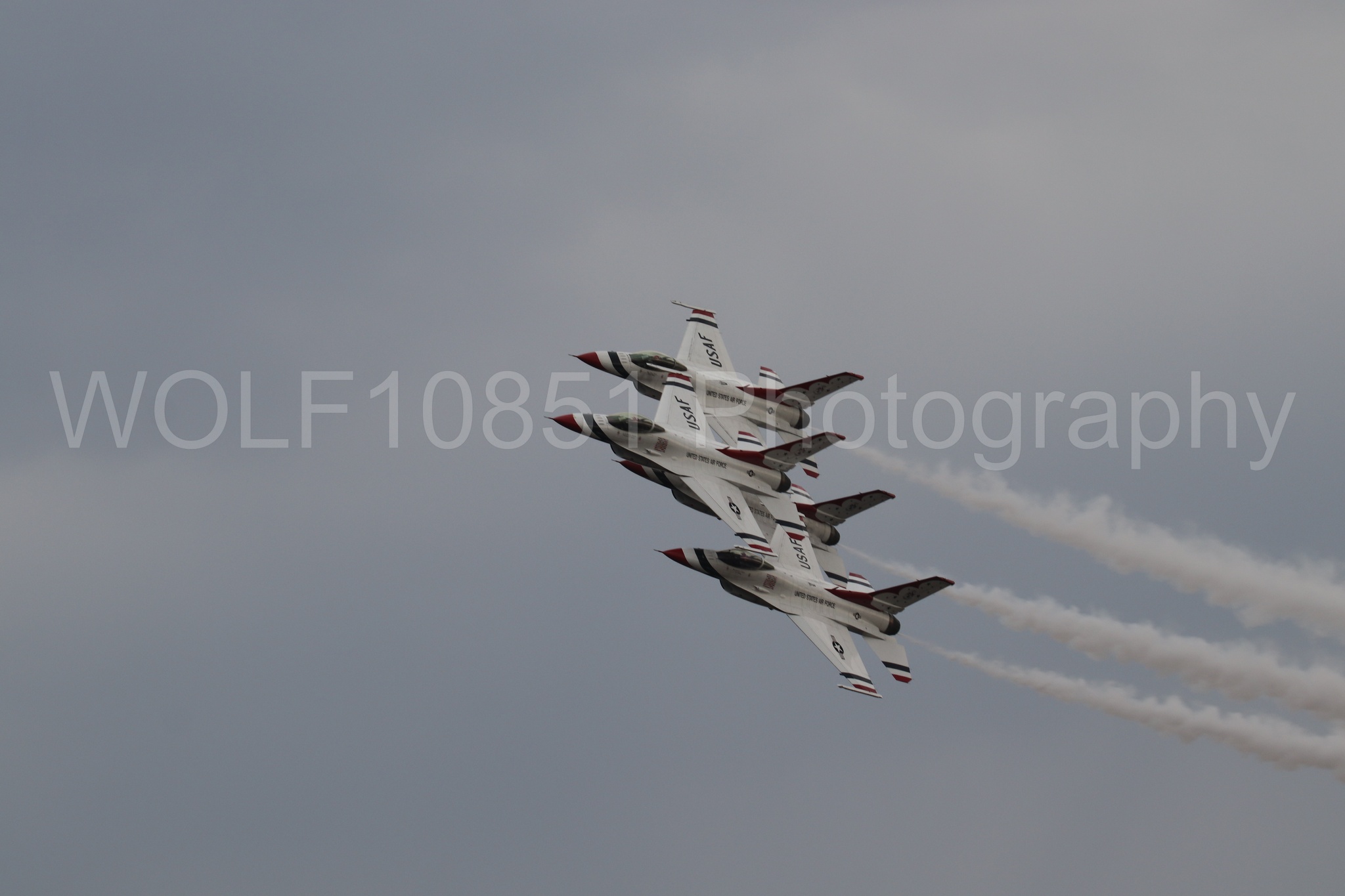 Aviation photography by WOLF10851 featuring F-16 Fighting Falcon, Thunderbirds, Red White and Blue.