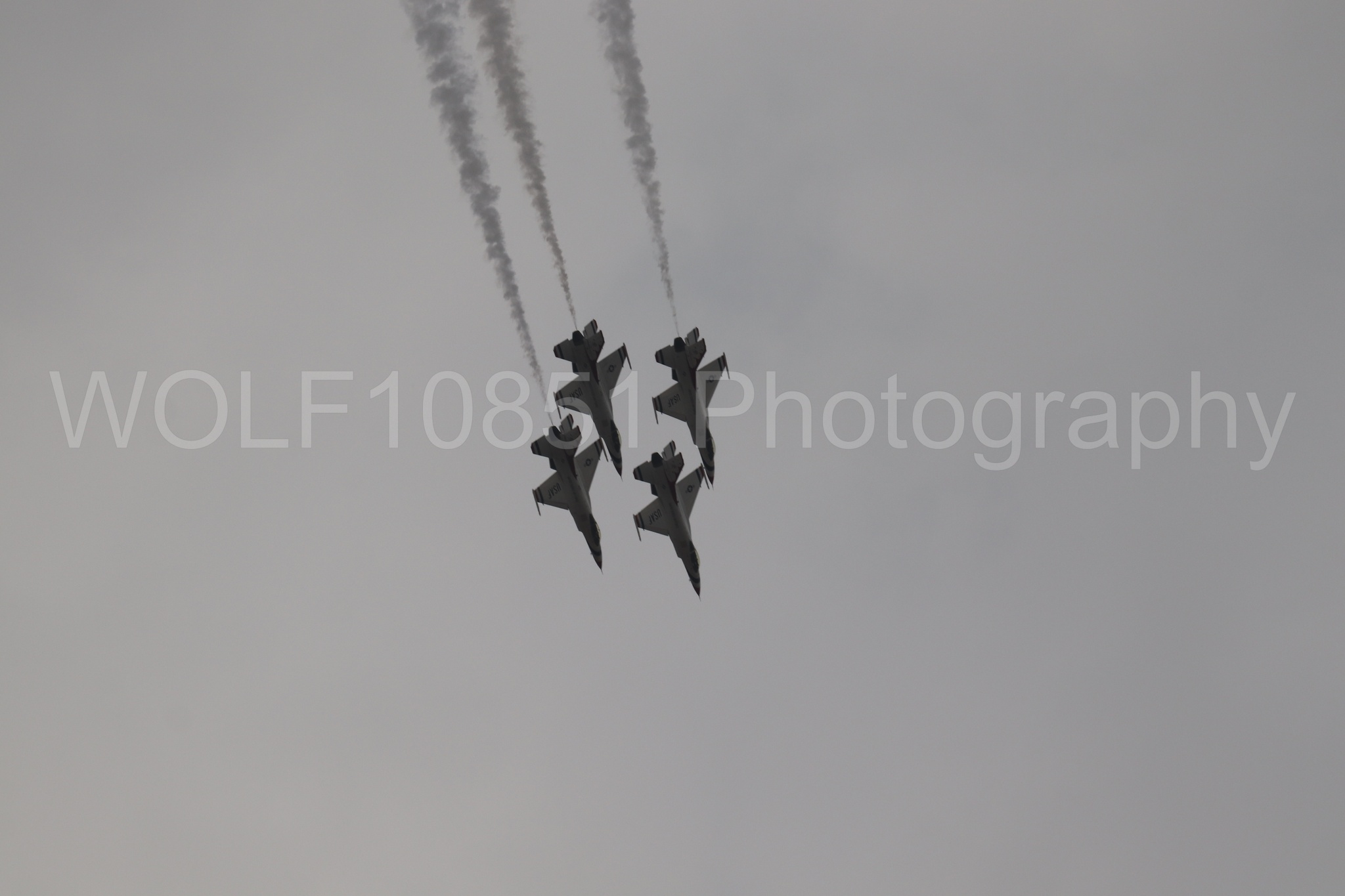 Aviation photography by WOLF10851 featuring F-16 Fighting Falcon, Thunderbirds, Red White and Blue, California Capital Airshow 2024.