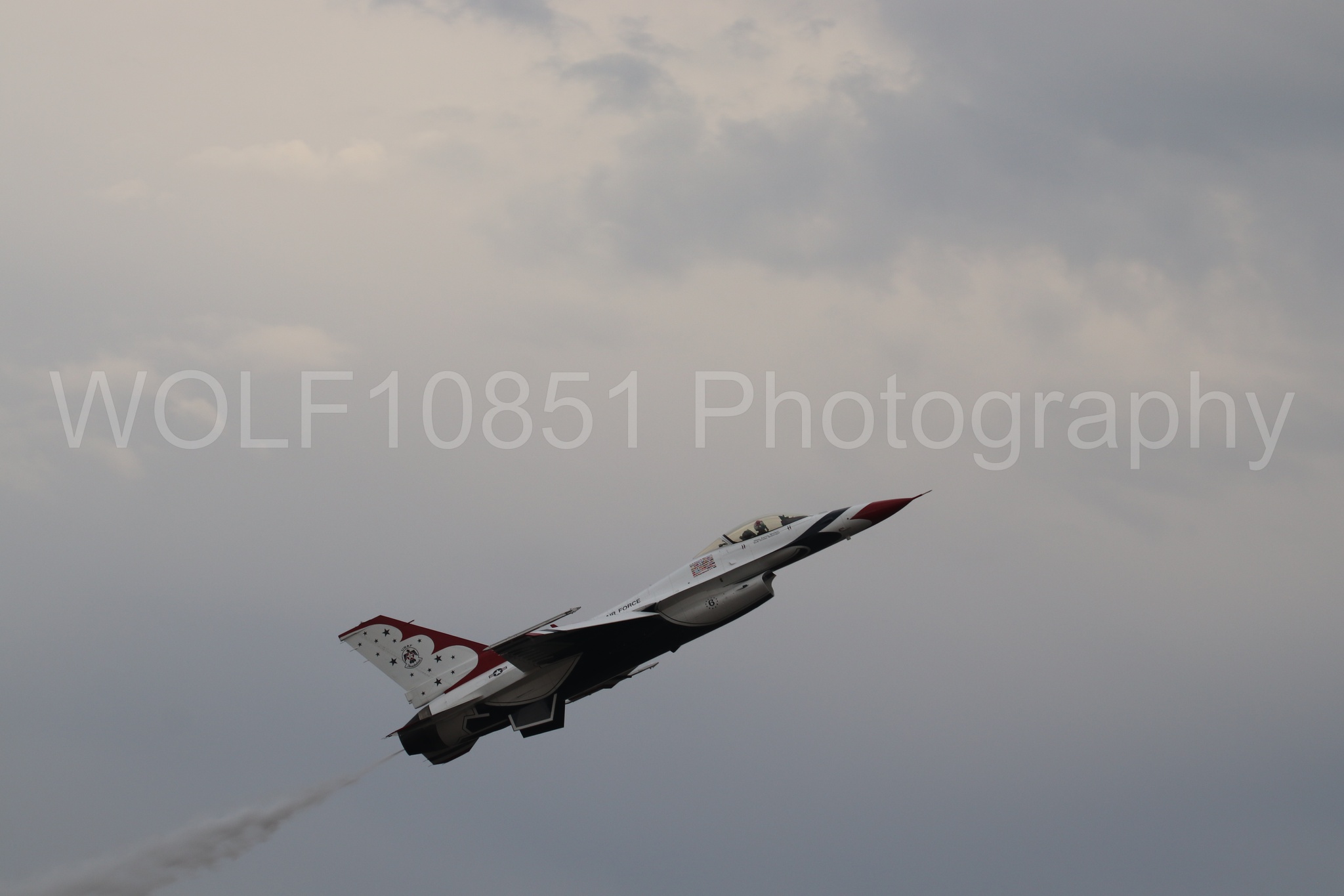 Aviation photography by WOLF10851 featuring F-16 Fighting Falcon, Thunderbirds, Red White and Blue, California Capital Airshow 2024.