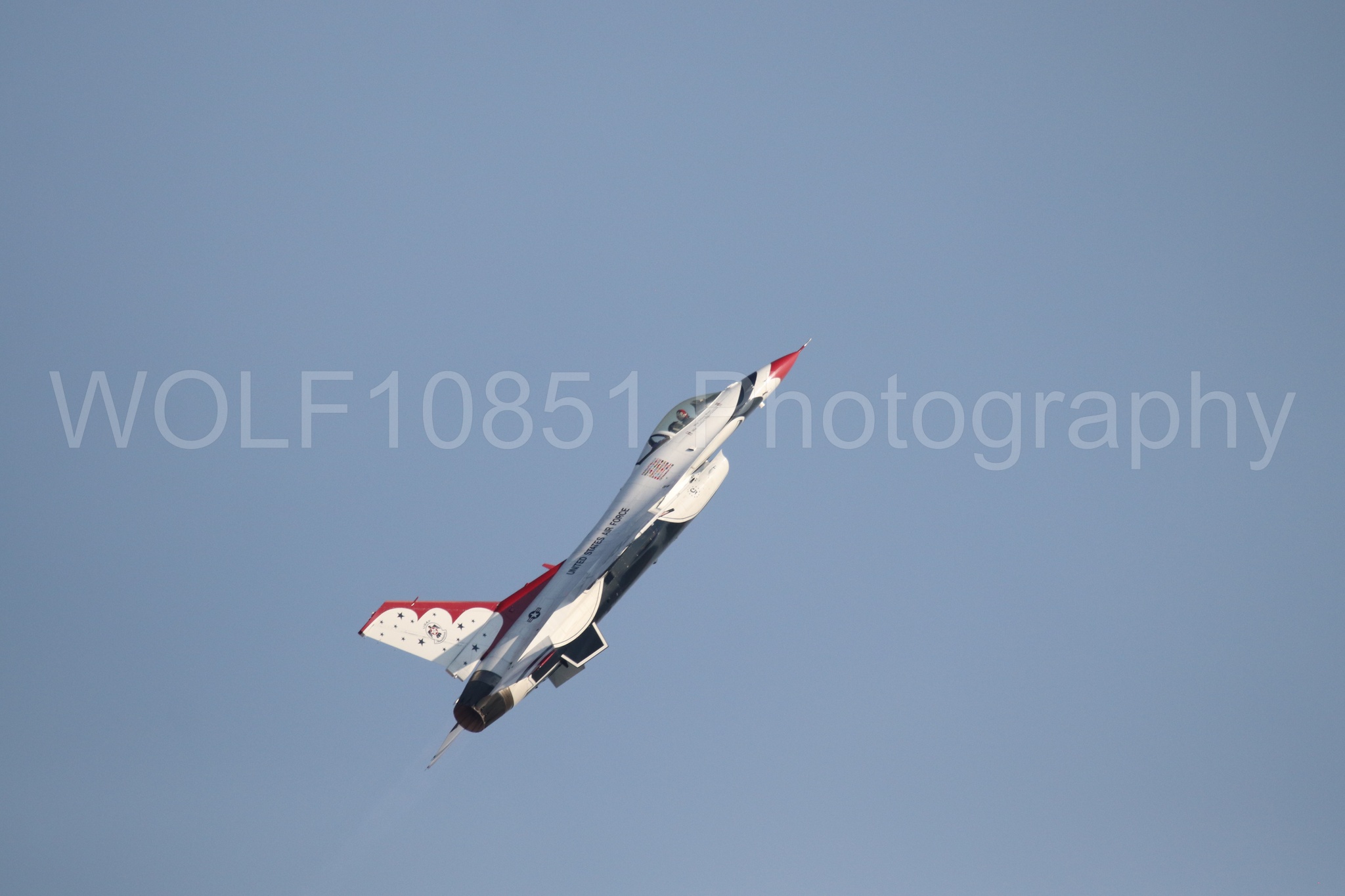 Aviation photography by WOLF10851 featuring F-16 Fighting Falcon, Thunderbirds, Red White and Blue.