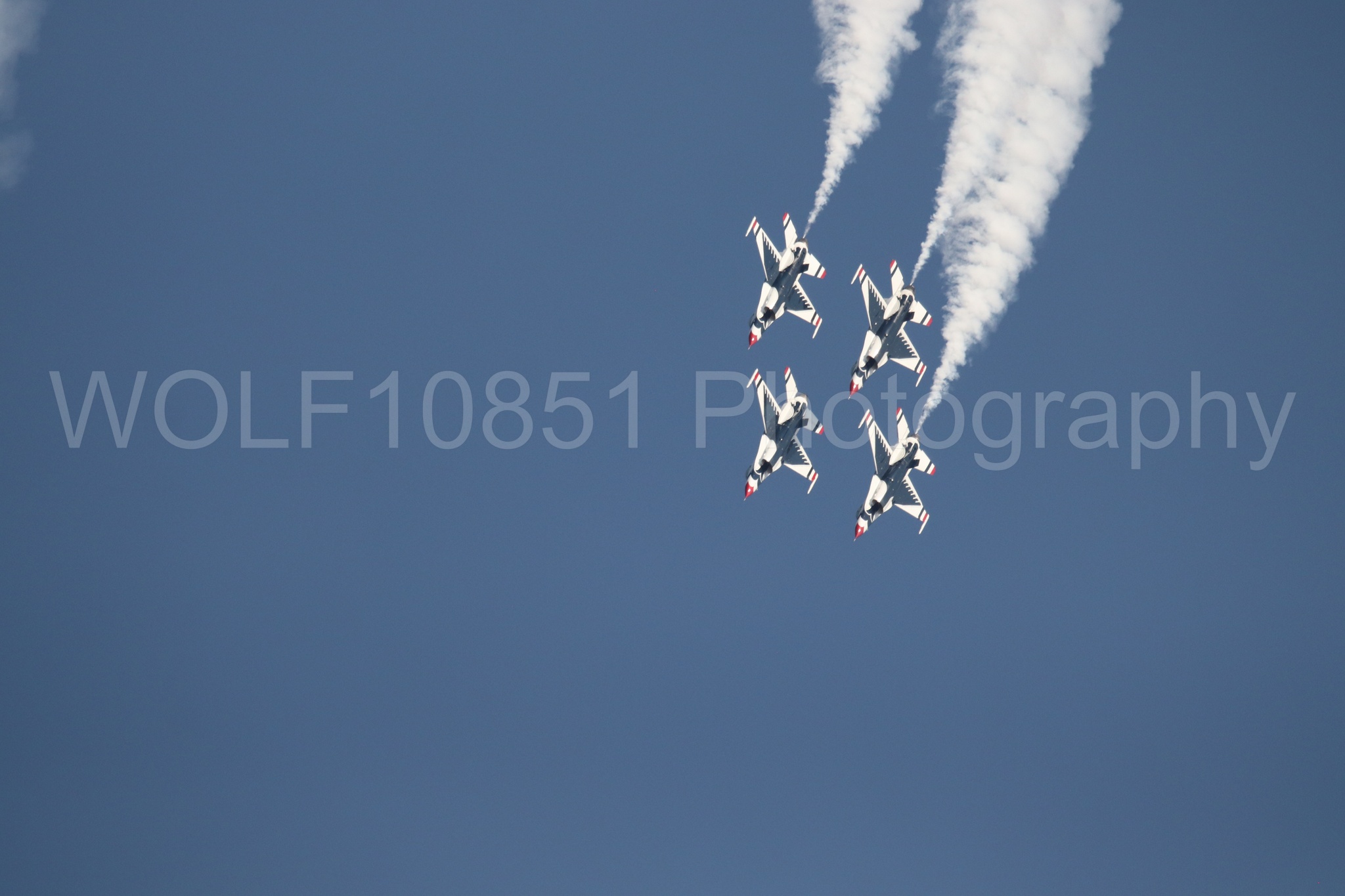 Aviation photography by WOLF10851 featuring F-16 Fighting Falcon, Thunderbirds, Red White and Blue, California Capital Airshow 2024.