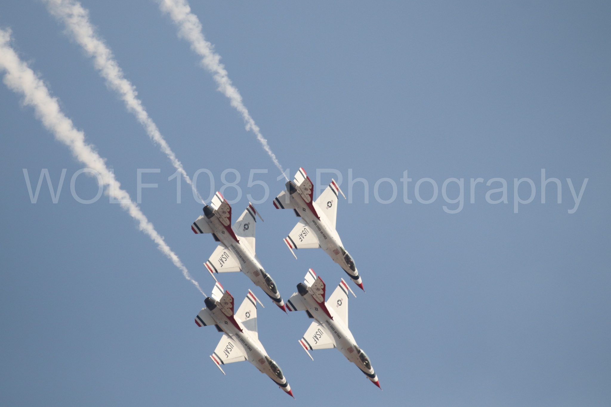 Aviation photography by WOLF10851 featuring F-16 Fighting Falcon, Thunderbirds, Red White and Blue, California Capital Airshow 2024.