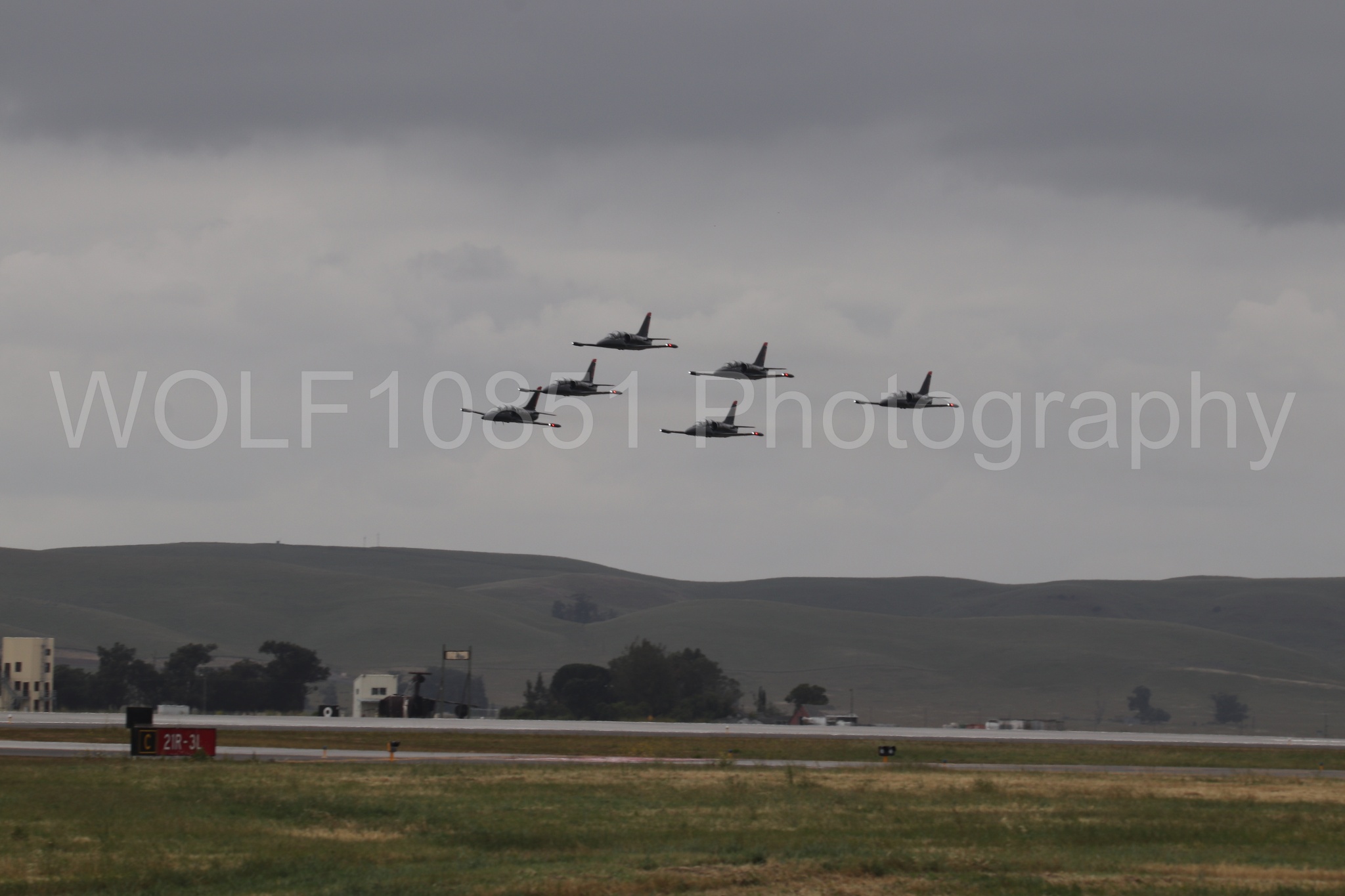 L-39 Albatros | All Black Red lettering | The Patriots Jet Demonstration Team | WOLF10851 Photography